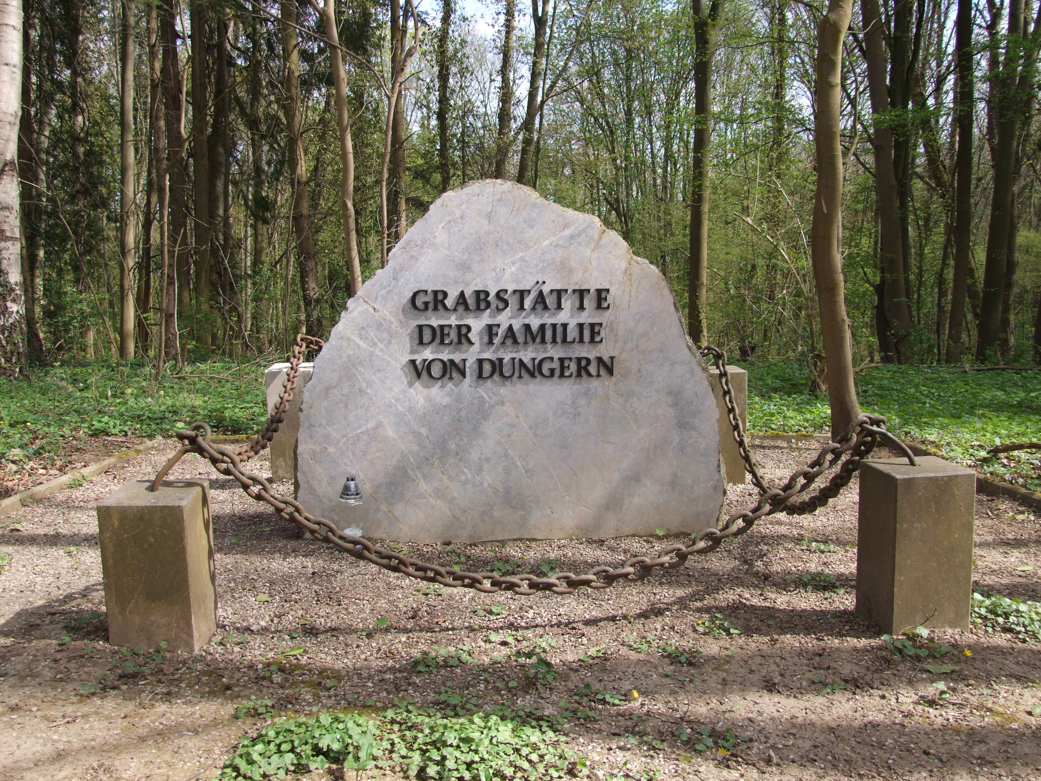 Grabstein der Famiie von Dungern, neu aufbereitet von Günther Seip