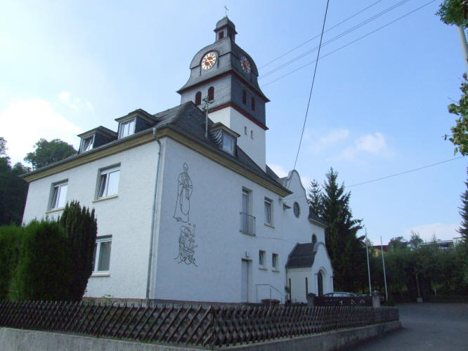 Pfarrhaus und St. Nikolaus Kirche