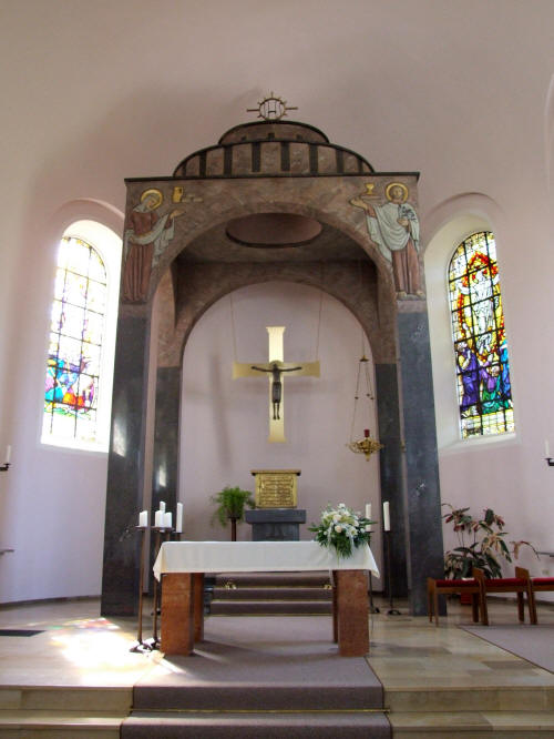 Chor und Baldachin der Pfarrkirche St. Nikolaus,  