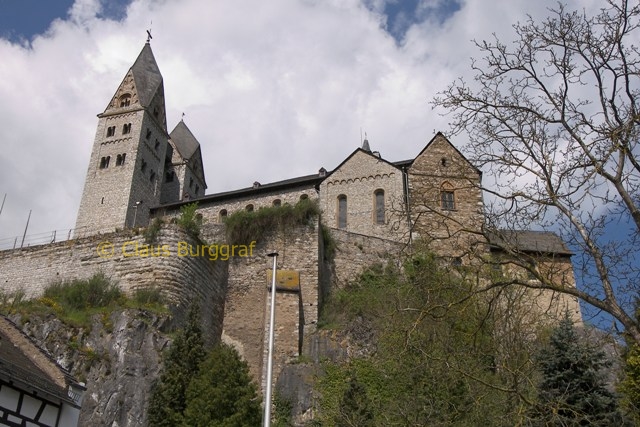 St Lubentius Basilika, vom süd-östlichen Lahnufer