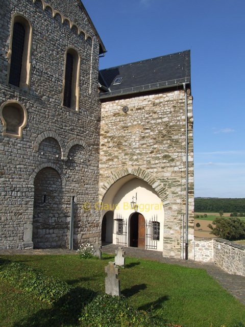 Einganh zur Dreifaltigkeitskapelle, darüber die Sakristei