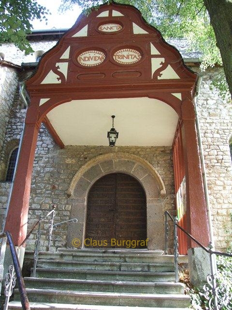 Sancta Individua Trinitatis, der Eingang zur Basilika