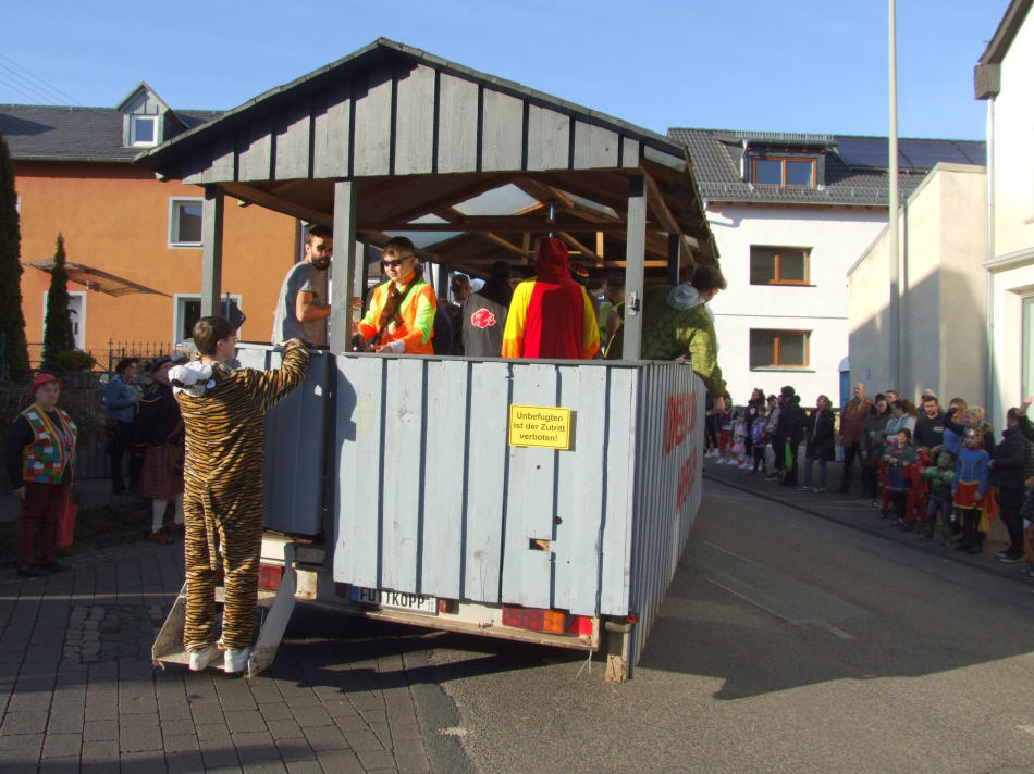 Rosenmontagszug 2023 in Dehrn