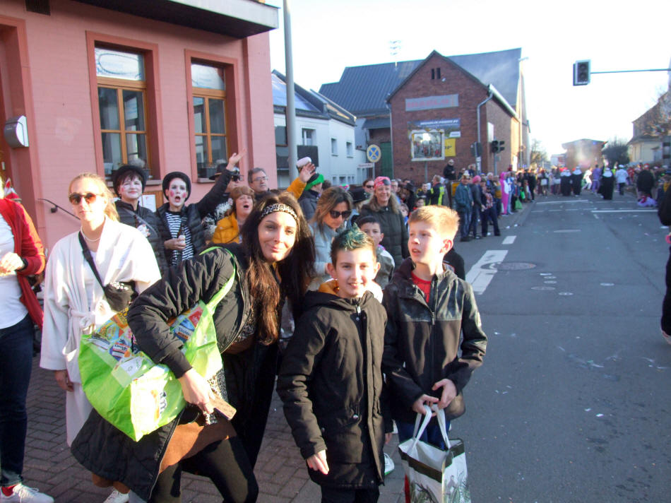 Rosenmontagszug 2023 in Dehrn