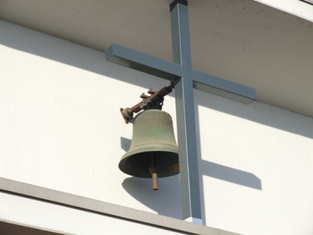 Glocke der Einsegnungshalle (fühere Schulglocke)